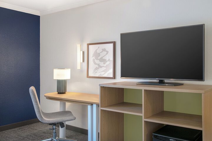 Room 13 of 40
