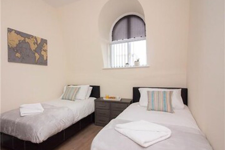 Room 13 of 31