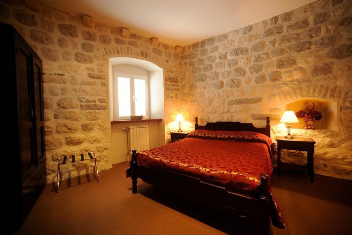 Room 4 of 41