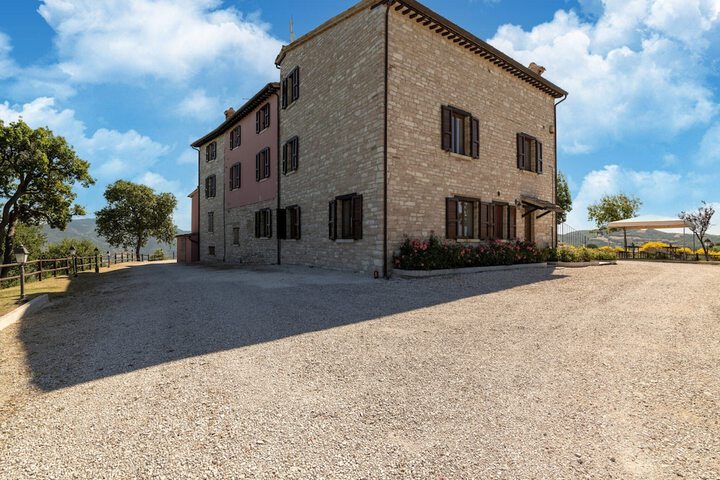 Italian Farmhouse With Pool in Cagli