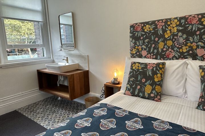 Room 2 of 27