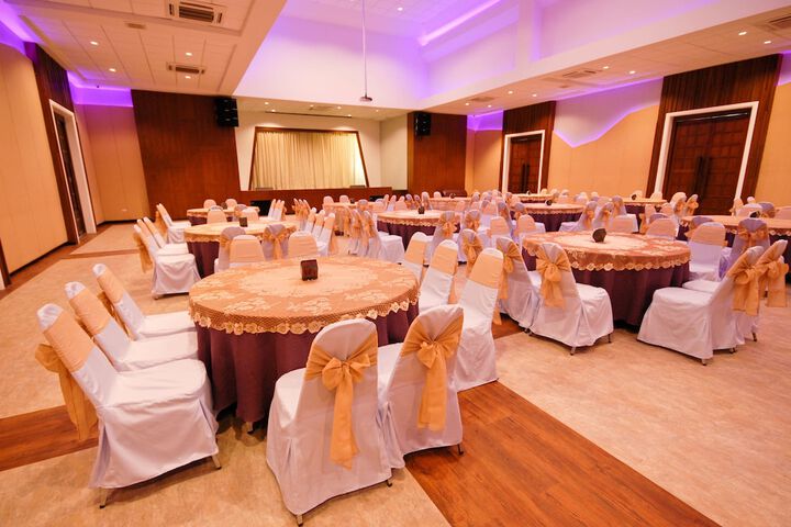 Ballroom/Hall 40 of 60