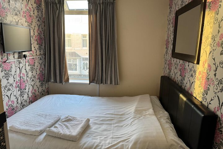 Room 34 of 156