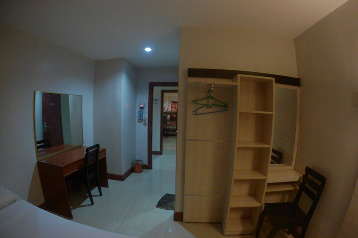 Room 25 of 94