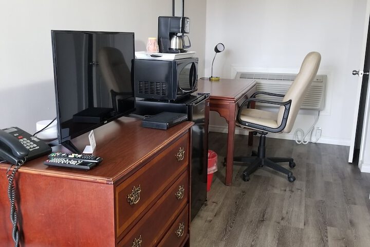 Room 4 of 10
