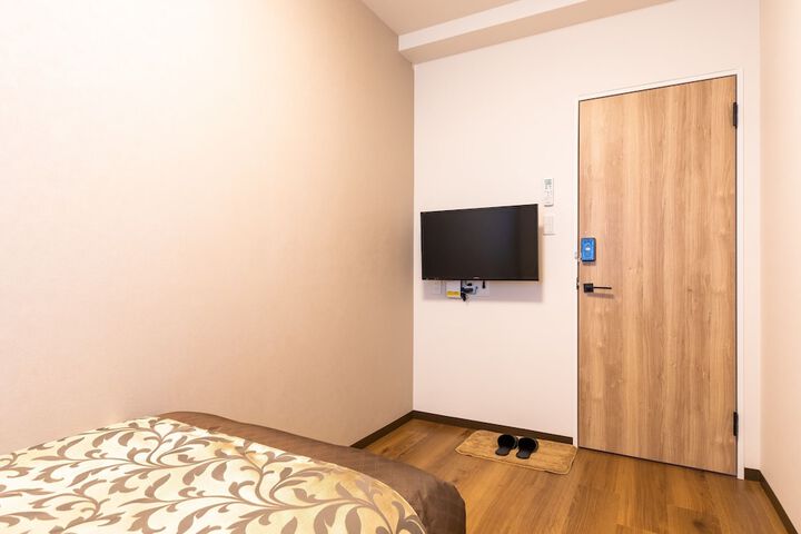 Room 4 of 14