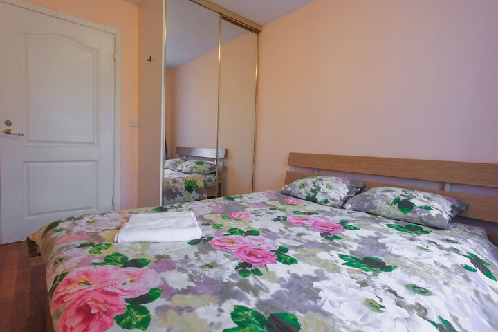 Room 4 of 20