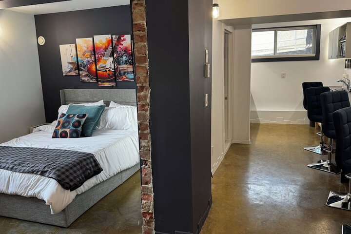 Room 6 of 19