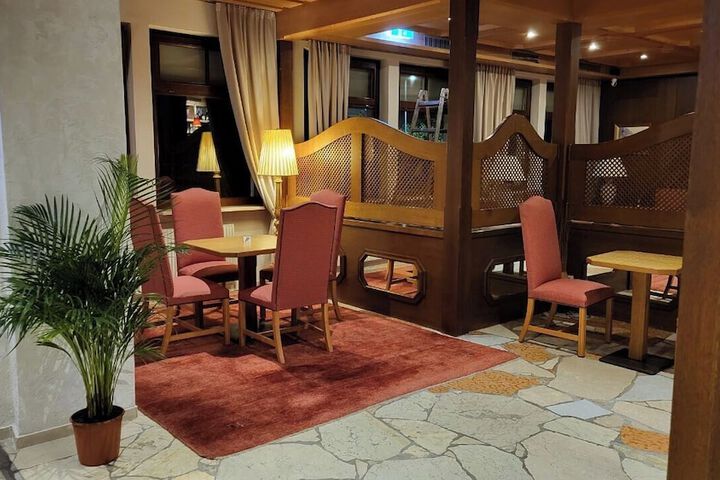 Hotel Exterior 114 of 119