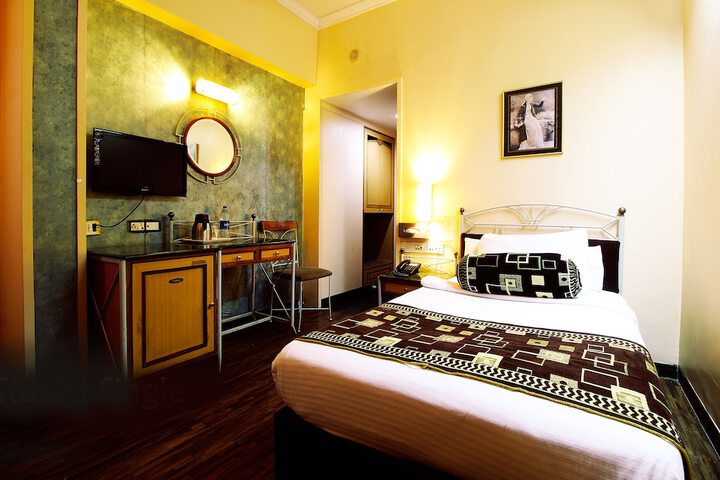 Room 6 of 40