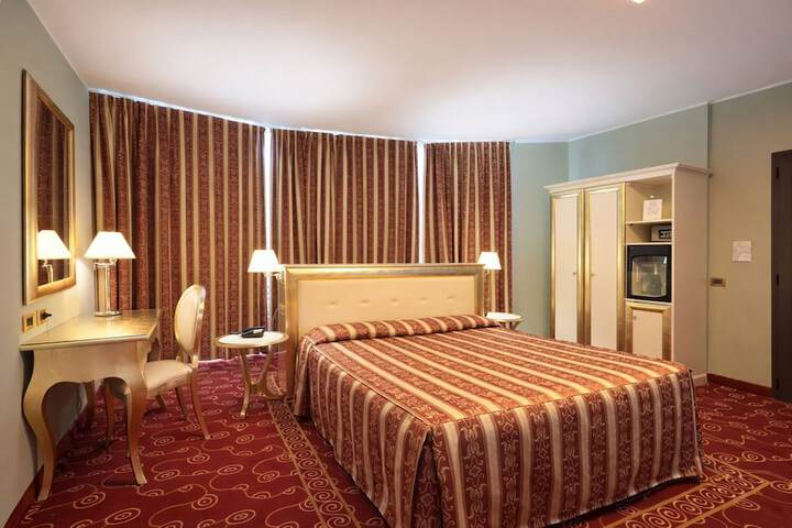 Room 52 of 105