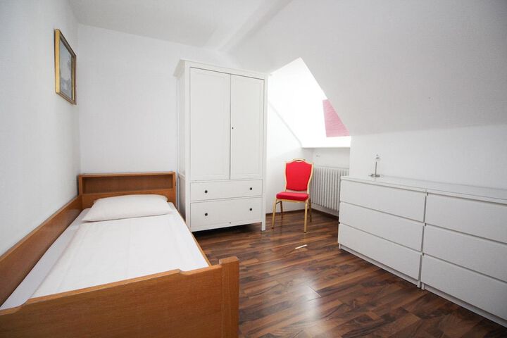 Room 32 of 62