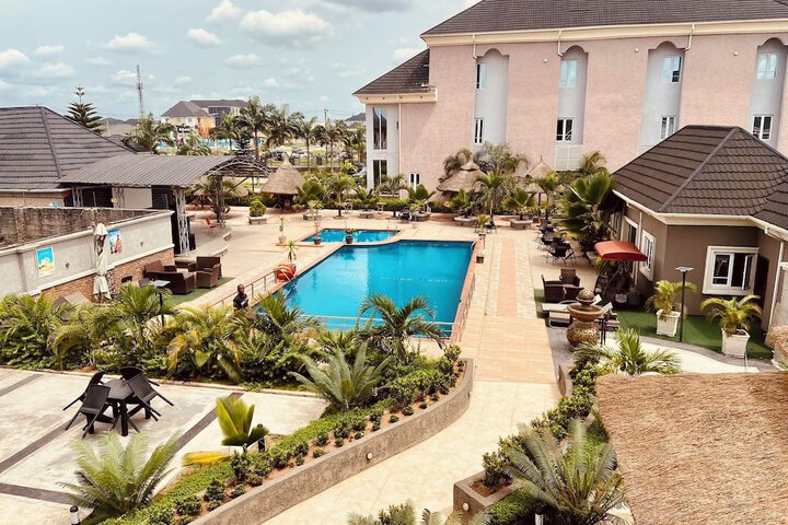 Pool 13 of 29