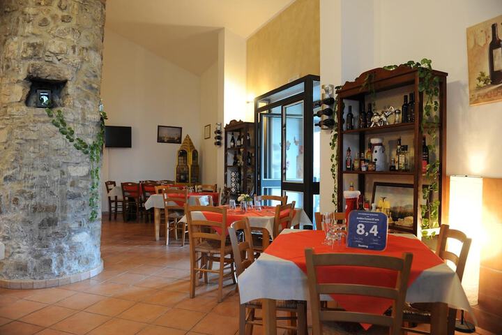 Dining 49 of 65