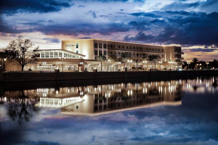 Hotel Eastport in Wildwood, FL