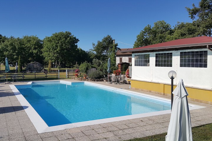 Pool 19 of 49