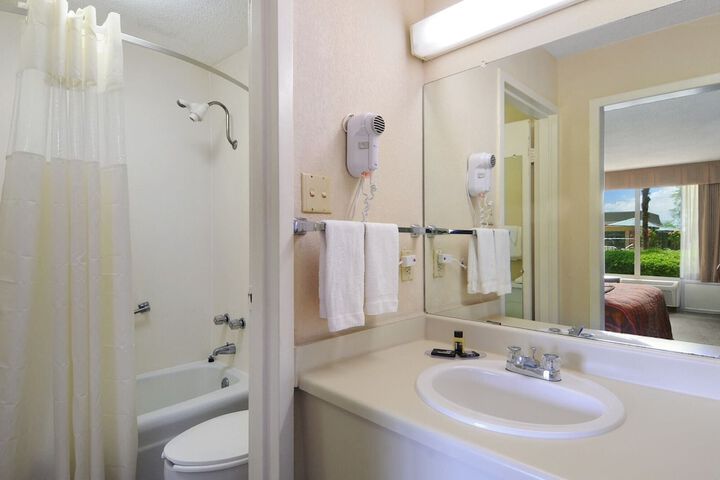 Bathroom sink