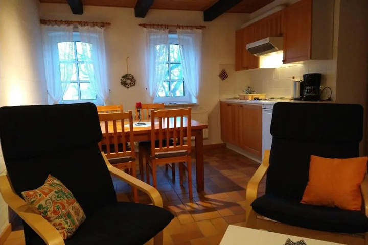 Dining 6 of 10