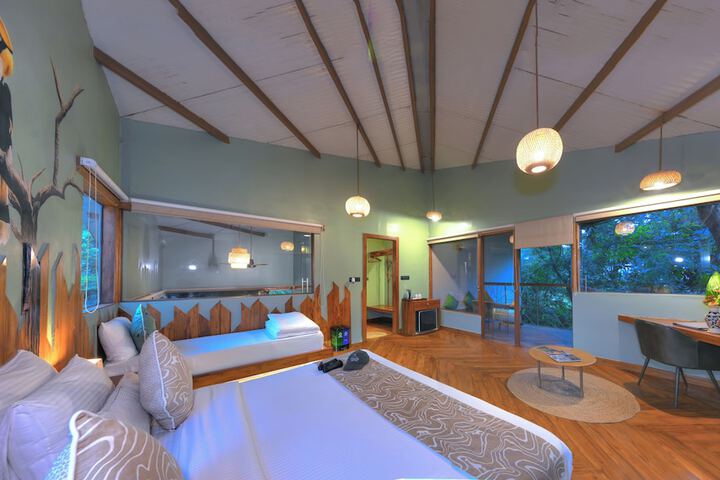Room 26 of 122
