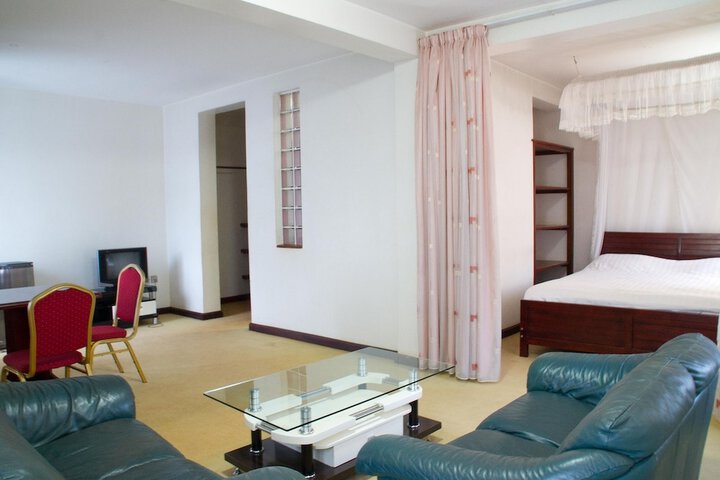 Room 14 of 32