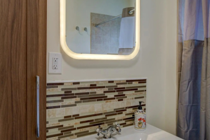 Room 6 of 14