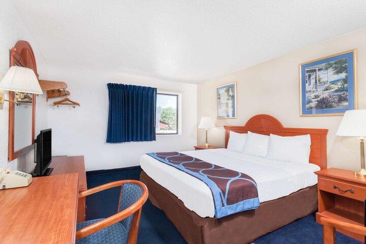 1 King Bed (9 of 9)