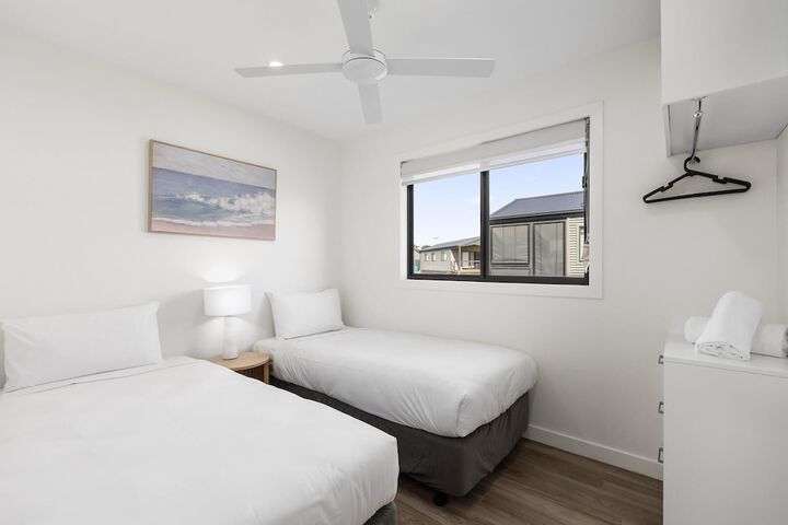 Room 4 of 32