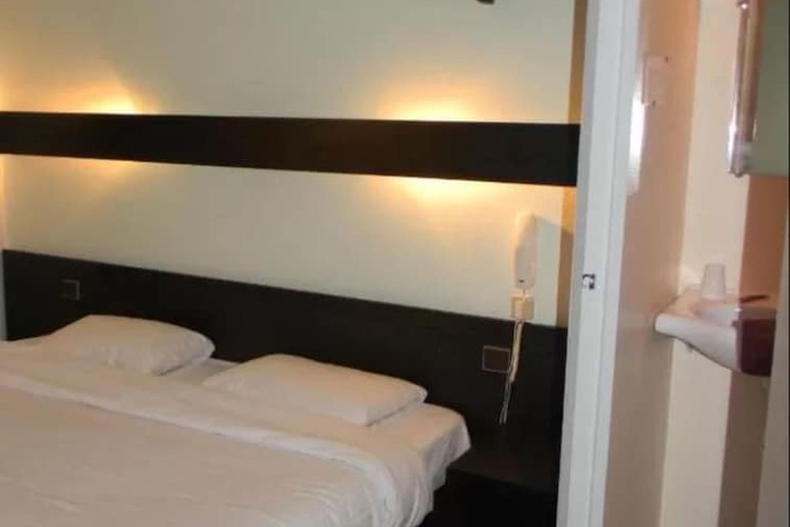 Room 9 of 25