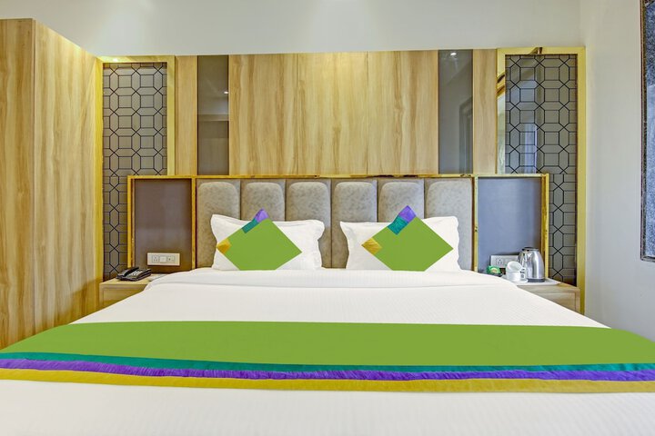 Room 13 of 28