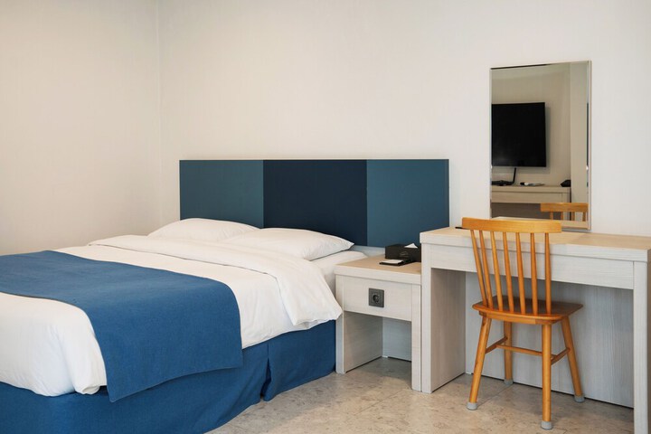 Room 6 of 120