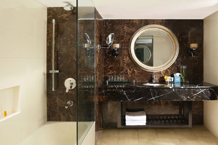 Room 18 of 38