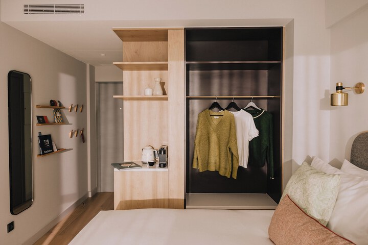 Room 16 of 43