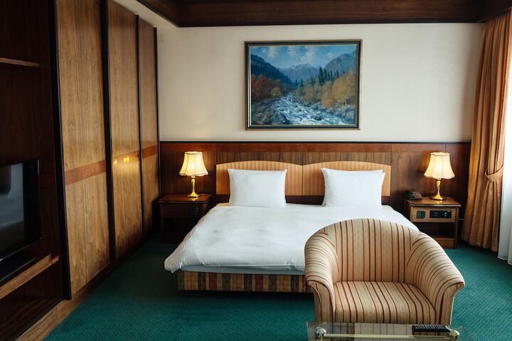 Room 7 of 82