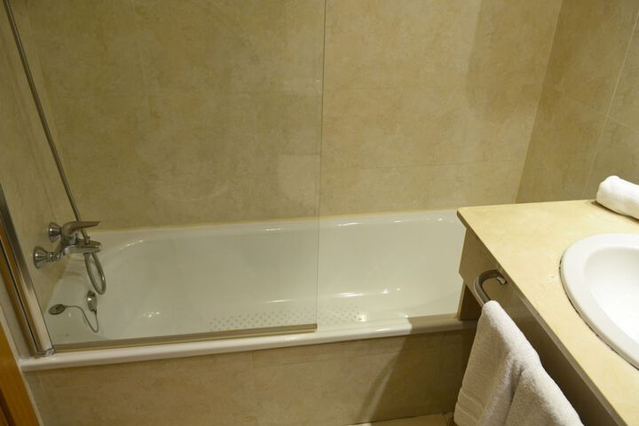 Room 15 of 32