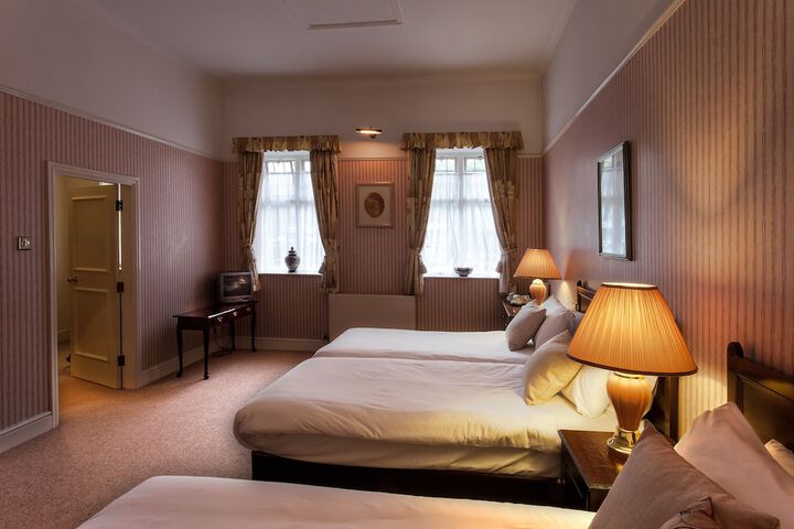 Room 3 of 141