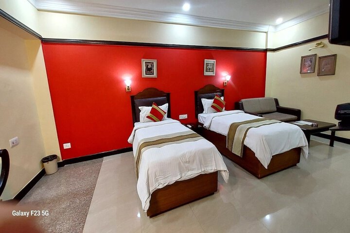 Room 28 of 77
