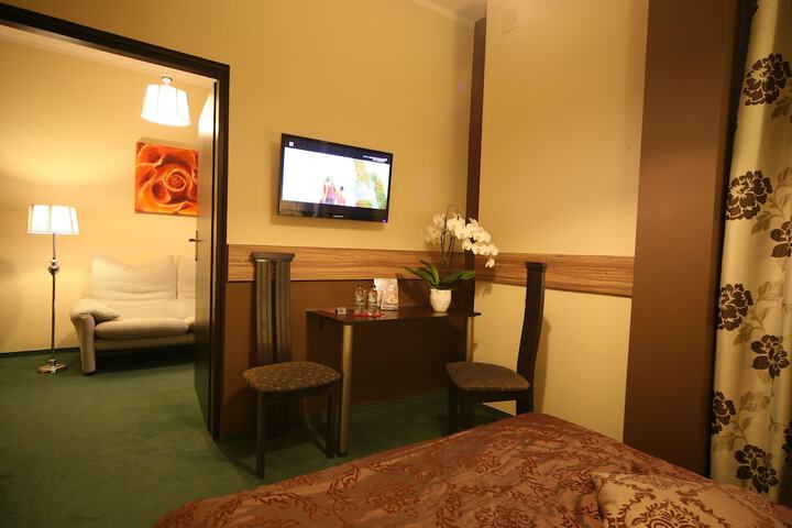 Room 10 of 38