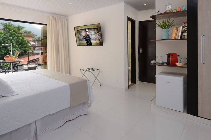 Room 4 of 127