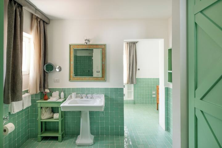 Room 35 of 73
