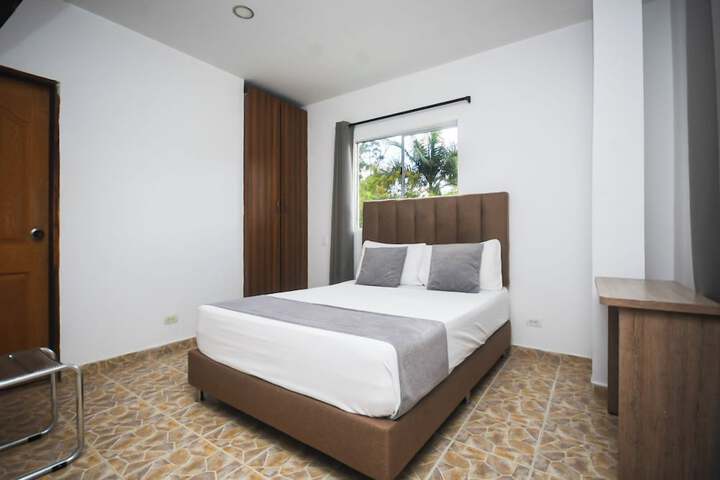 Room 4 of 25
