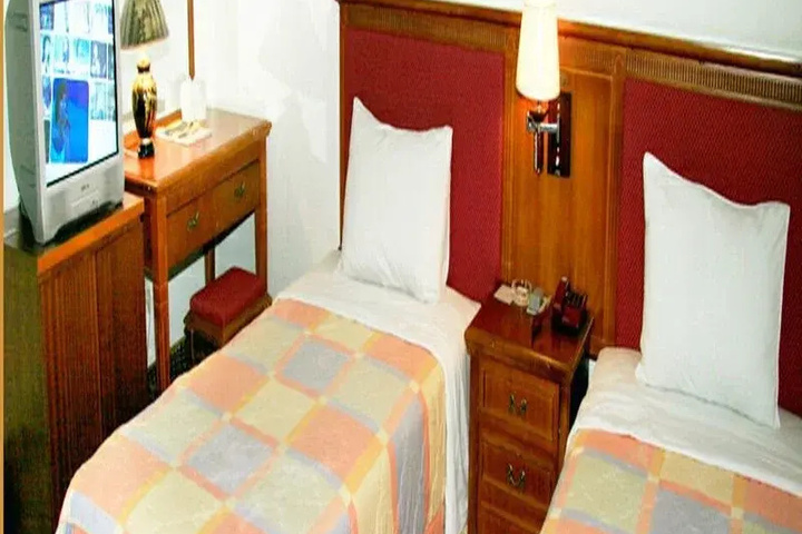Room 5 of 17