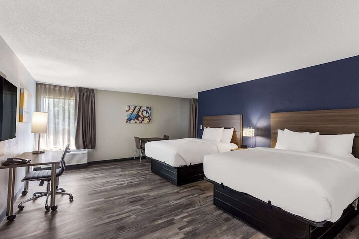 1 Queen Bed Efficiency Suite (19 of 19)