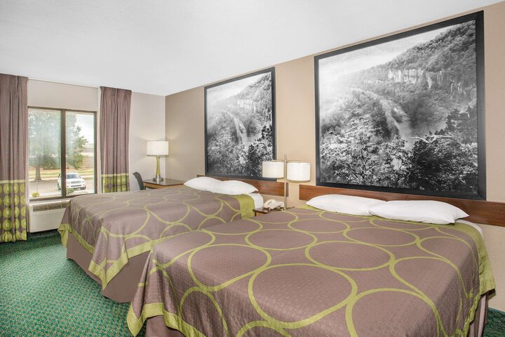 2 Double Beds (4 of 9)