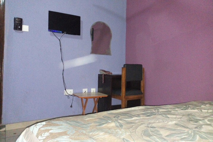 Room 11 of 14