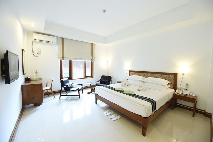 Room 18 of 80