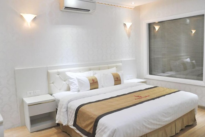 Room 7 of 25