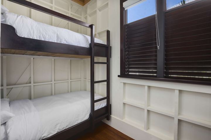 Room 28 of 238