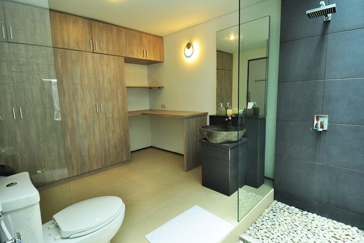 Room 28 of 42