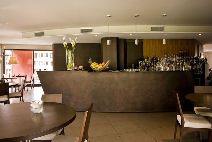 Lounge 21 of 35