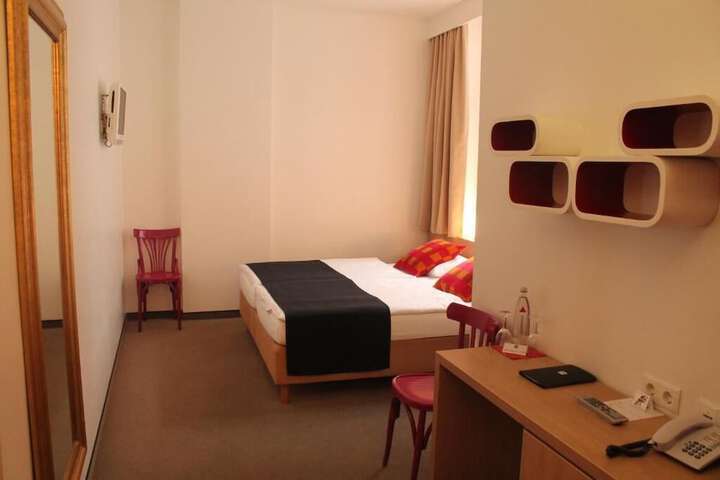Room 22 of 33